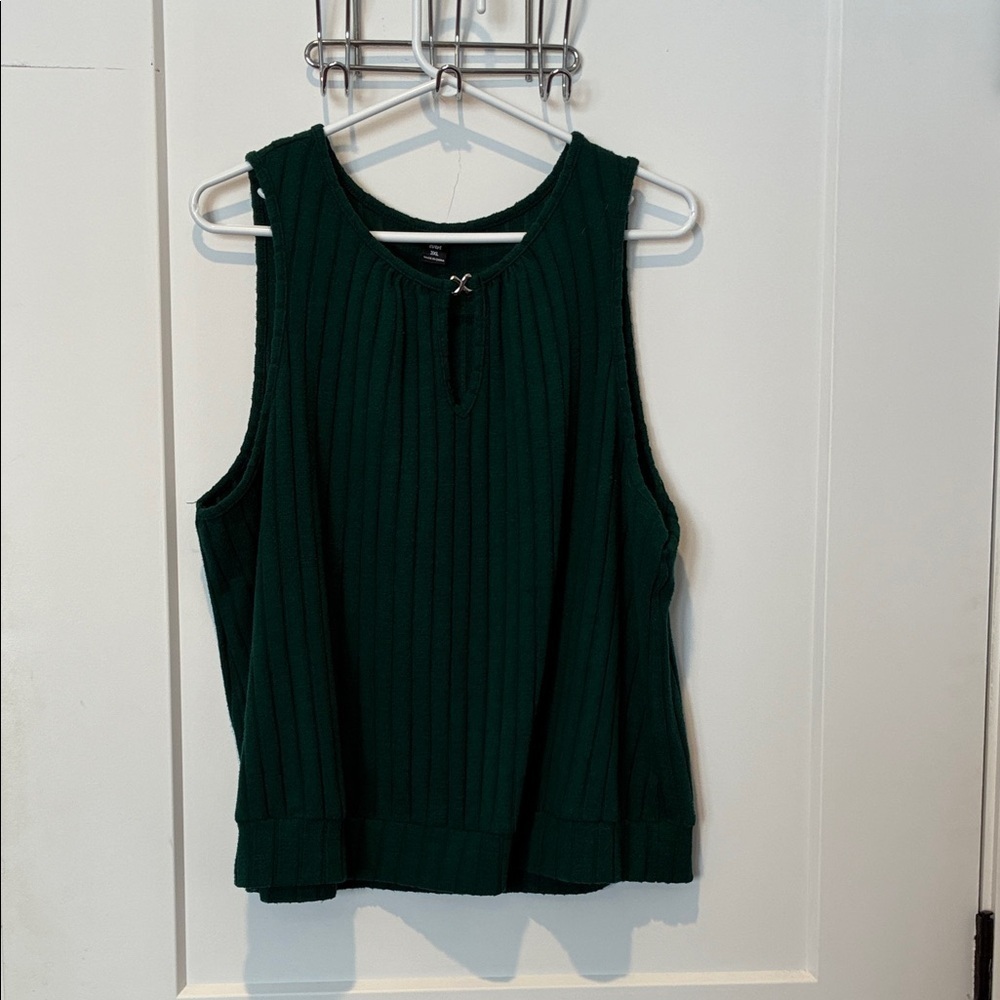 SHEIN Green Ribbed Top.   B1